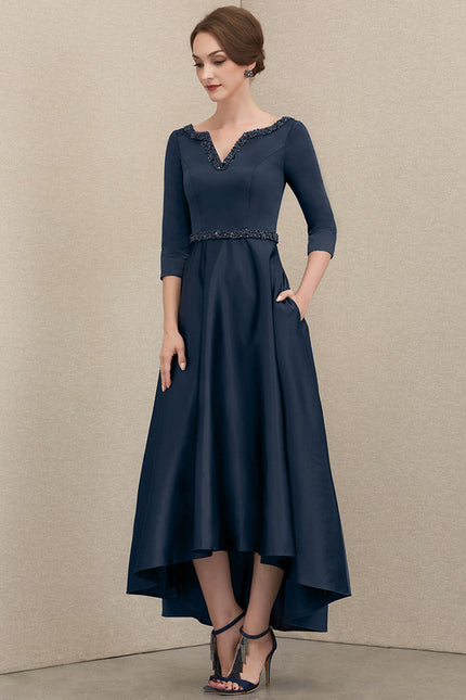 Robe Asymétrique Satin Bleu Nuit Élégante