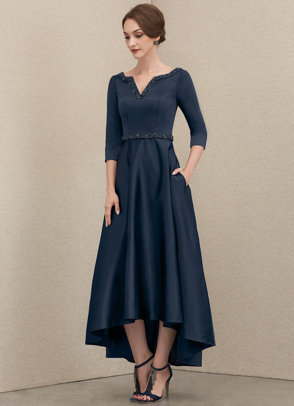 Robe Asymétrique Satin Bleu Nuit Élégante