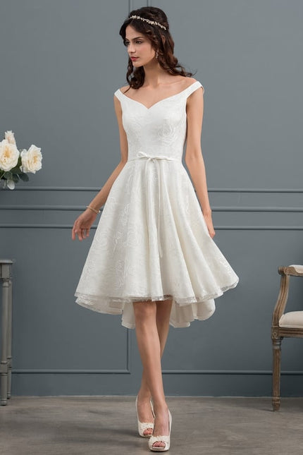 Robe Asymétrique Écrue Dentelée
