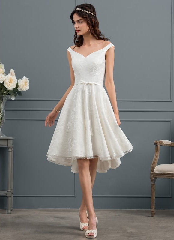 Robe Asymétrique Écrue Dentelée